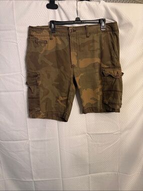 Men's Arizona’s  Camo Cargo Shorts in size 36